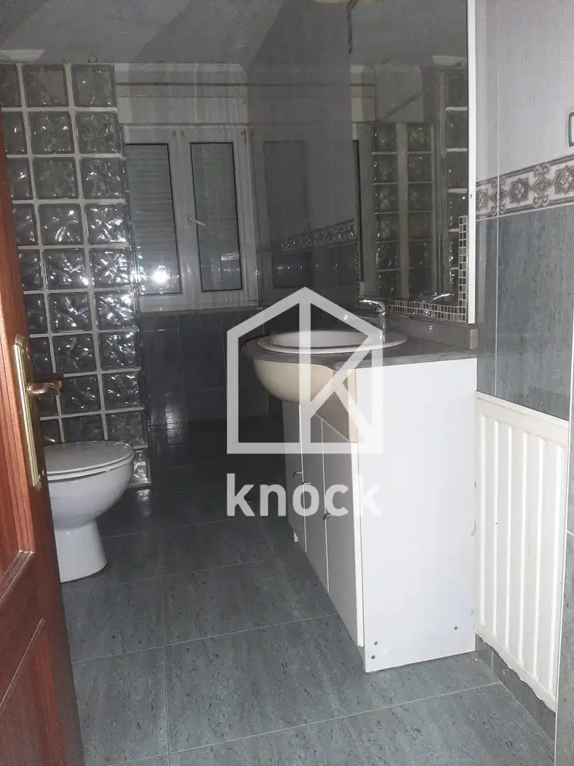 Badezimmer von Wohnung zum Verkauf in Lena mit Heizung und Abstellraum