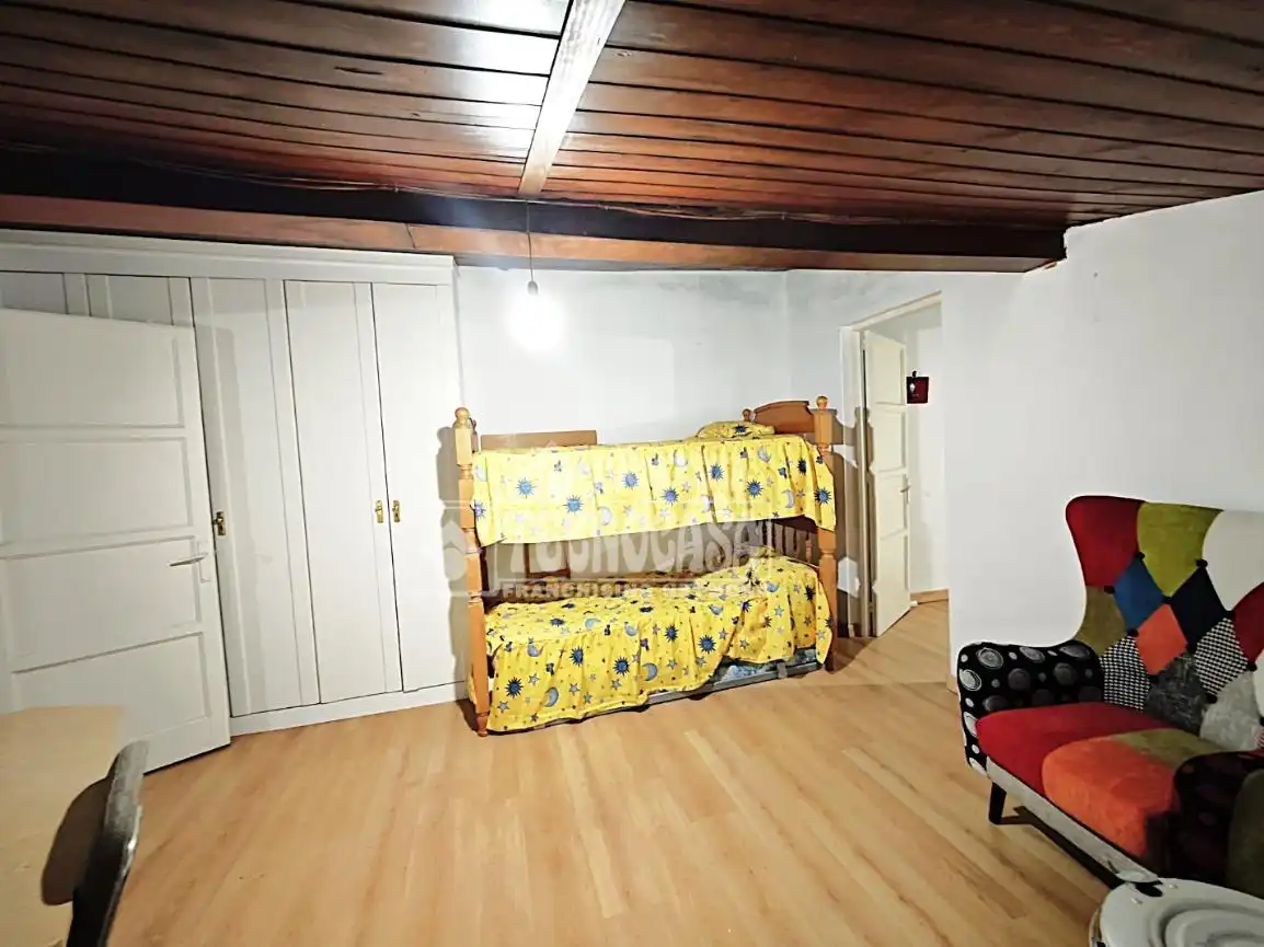 Dormitori de Casa adosada en venda en Altarejos amb Calefacció