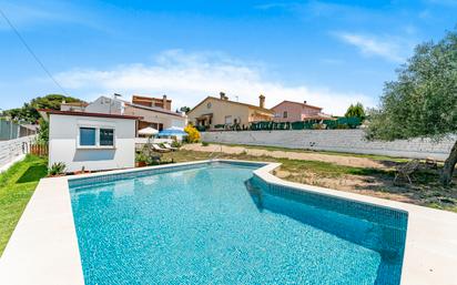 Piscina de Casa o xalet en venda en El Vendrell amb Aire condicionat, Terrassa i Piscina