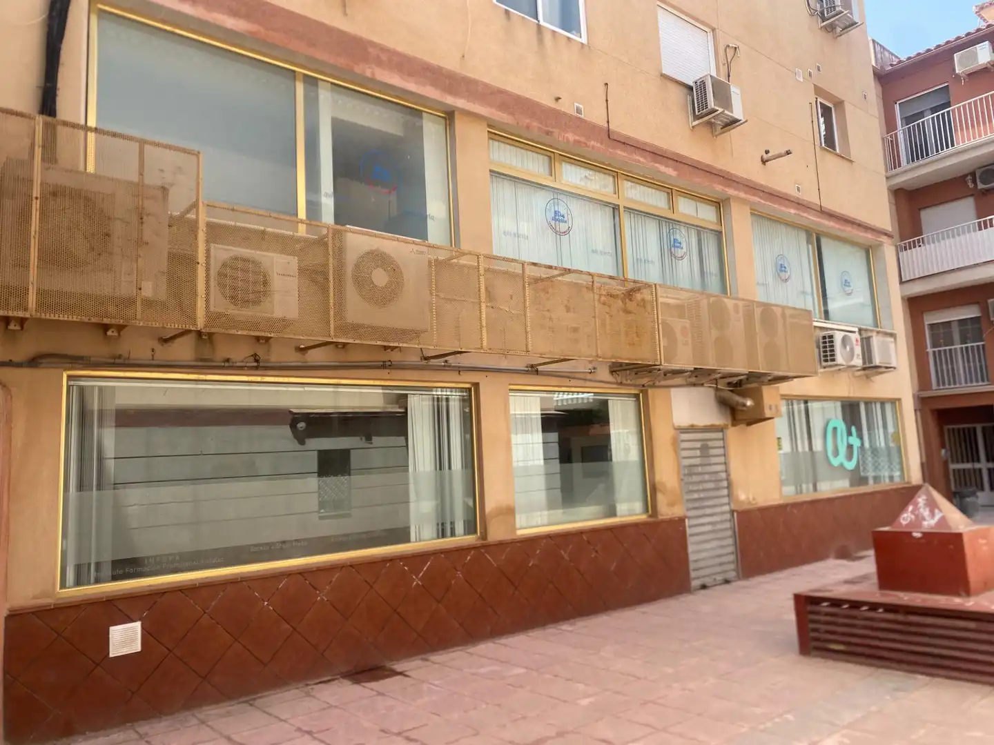 Vista exterior de Local en venta en Las Gabias con Aire acondicionado
