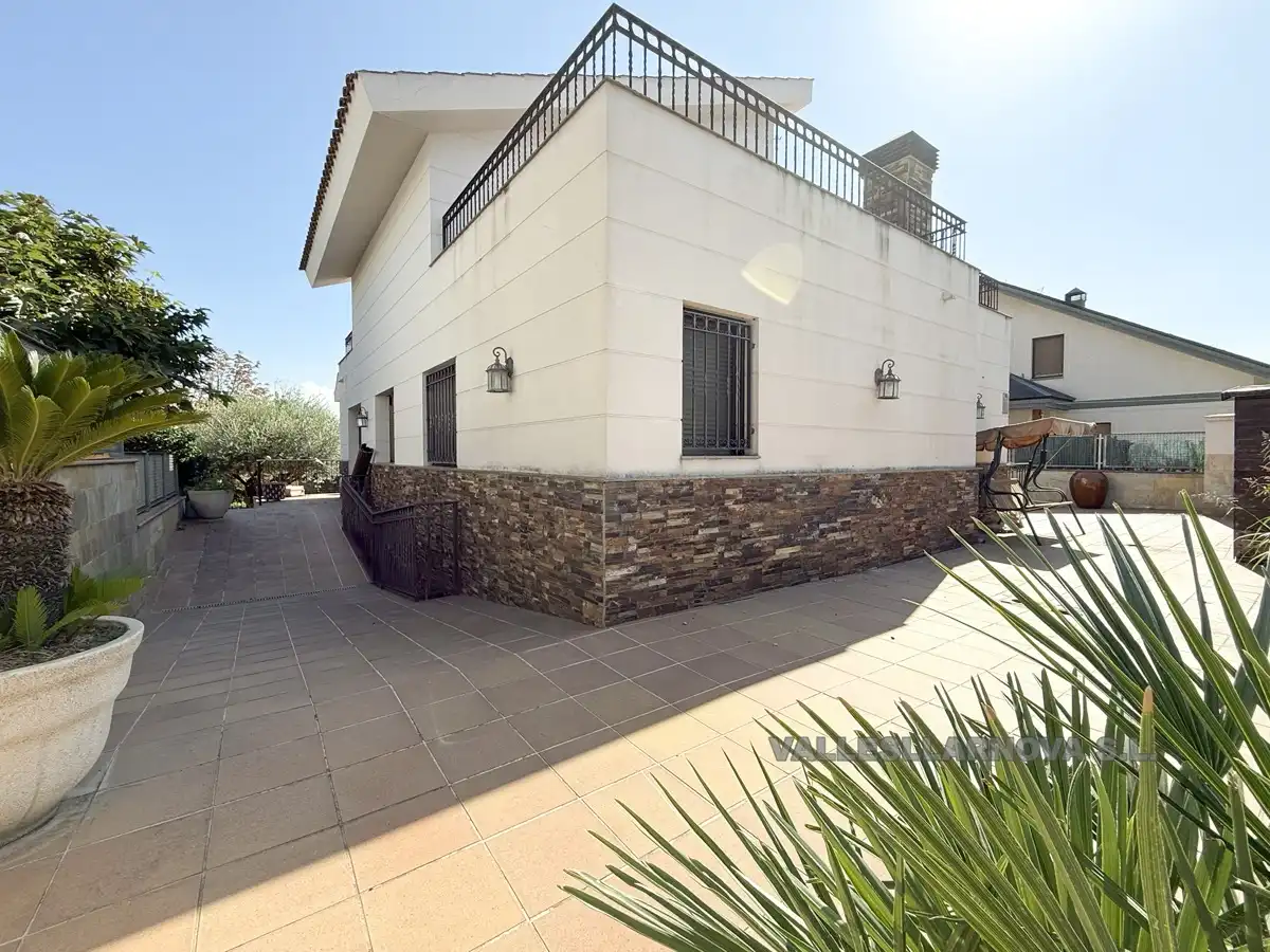 Vista exterior de Casa o xalet en venda en Lliçà de Vall amb Aire condicionat, Calefacció i Jardí privat