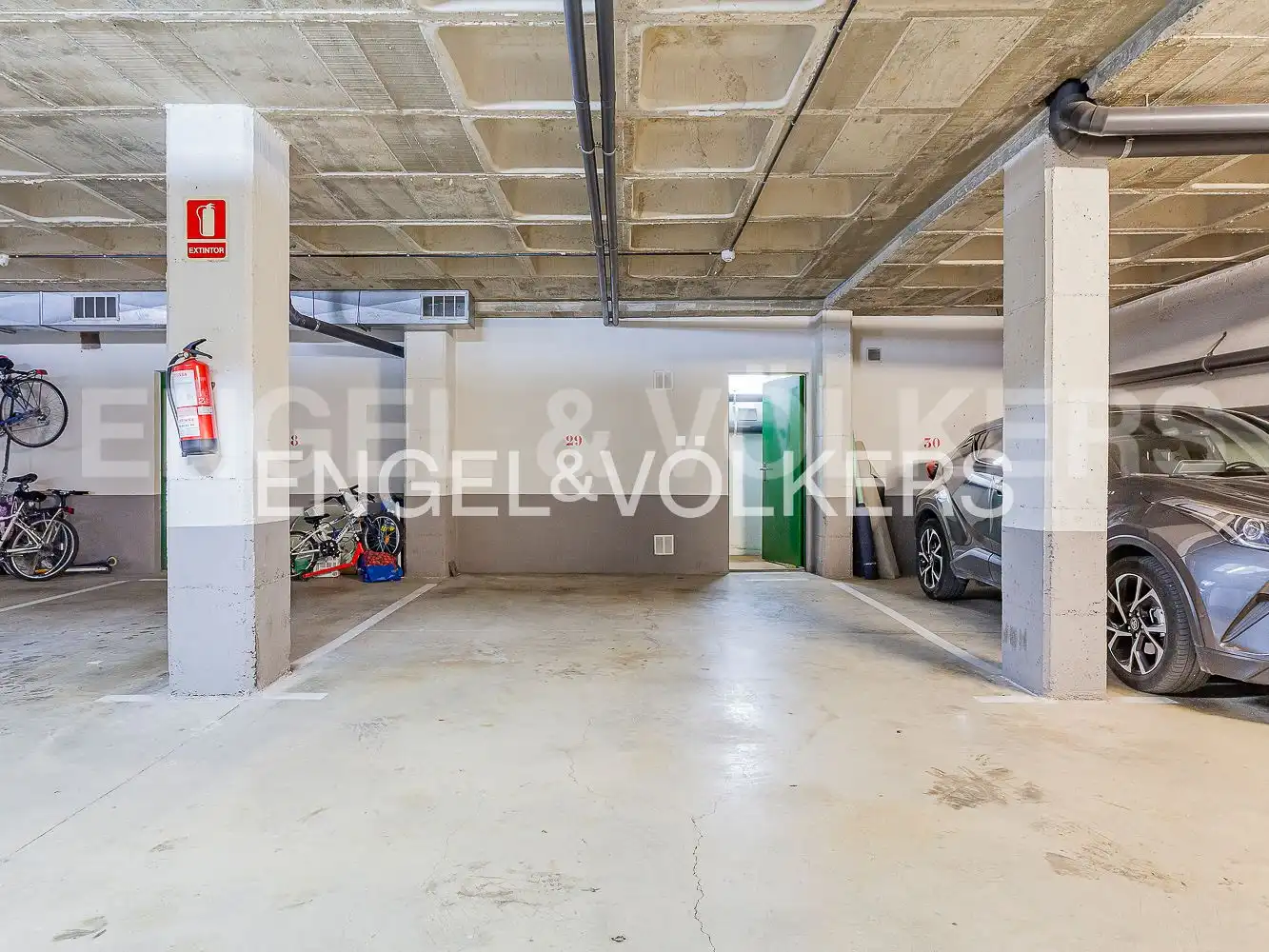Parking of Attic for sale in Sant Cugat del Vallès  with Heating, Parquet flooring and Swimming Pool
