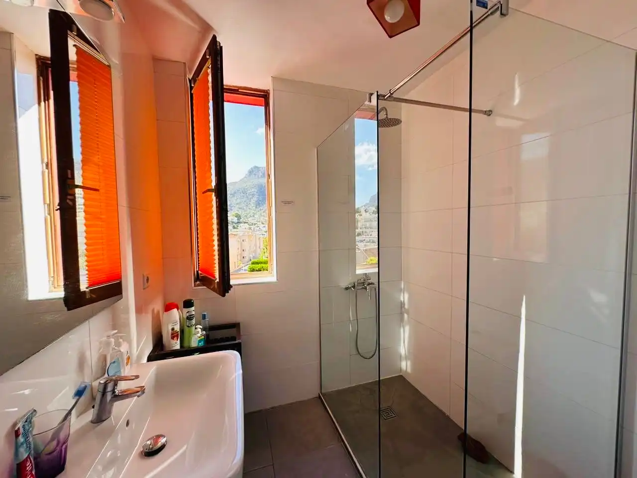 Badezimmer von Wohnungen zum Verkauf in Calpe / Calp mit Klimaanlage, Heizung und Privatgarten
