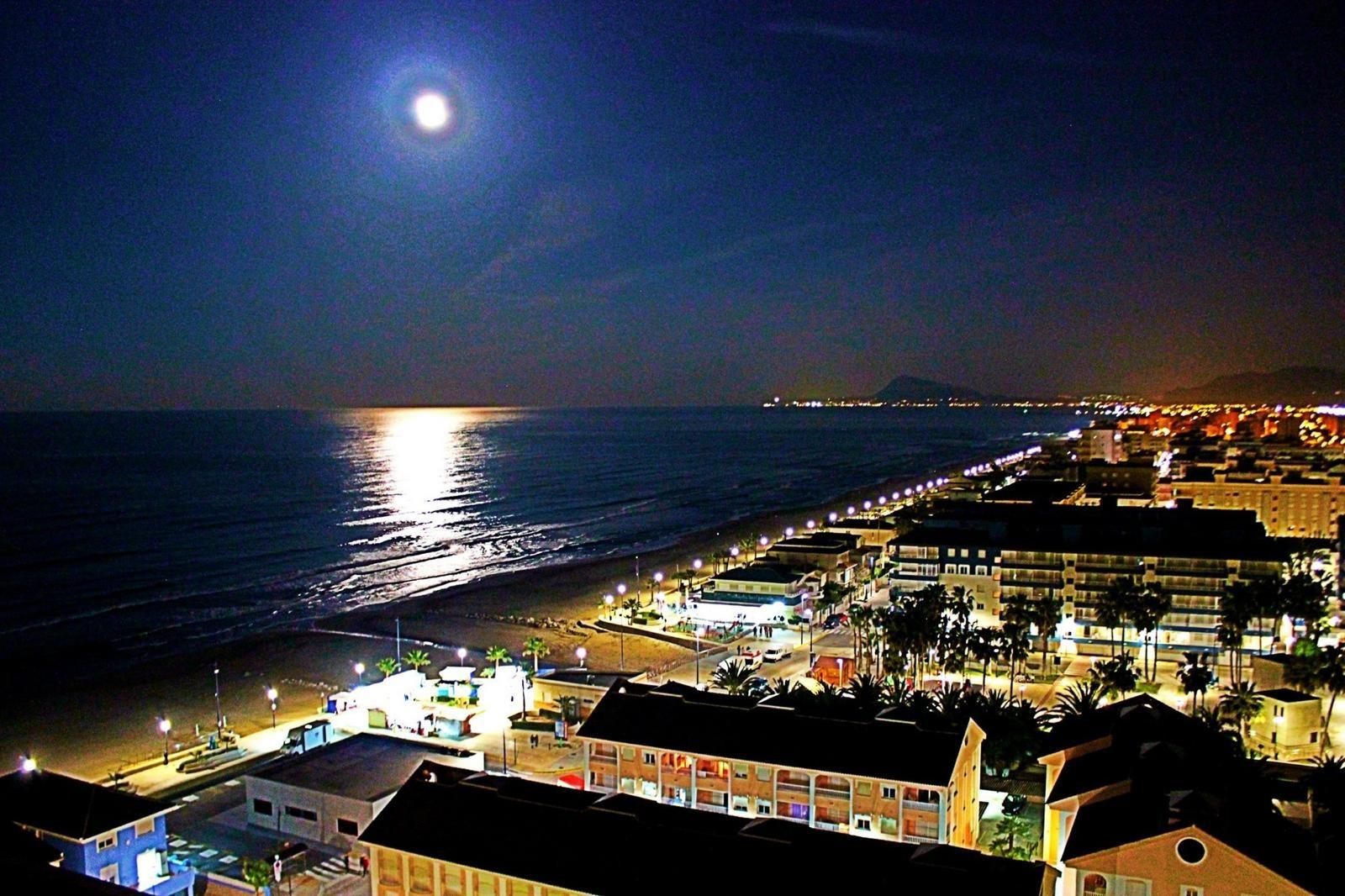 Vista exterior de Apartament en venda en Miramar amb Jardí privat, Terrassa i Moblat