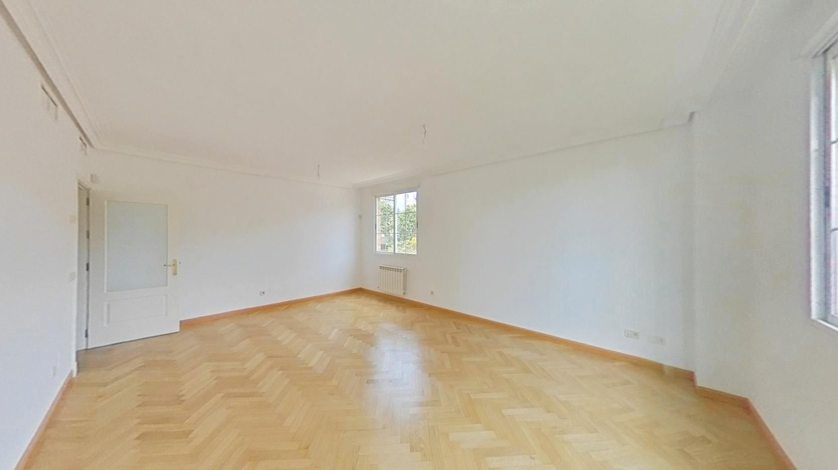 Living room of Flat for sale in San Sebastián de los Reyes  with Heating, Private garden and Storage room
