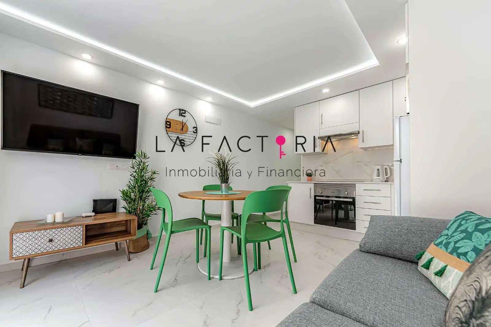 Sala d'estar de Apartament en venda en Adeje amb Aire condicionat, Terrassa i Moblat