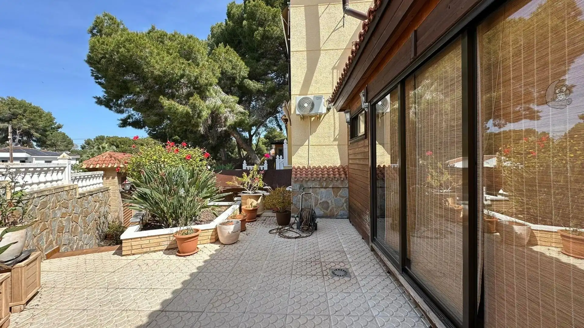 Terraza de Casa o chalet en venta en Torrevieja con Calefacción, Jardín privado y Piscina