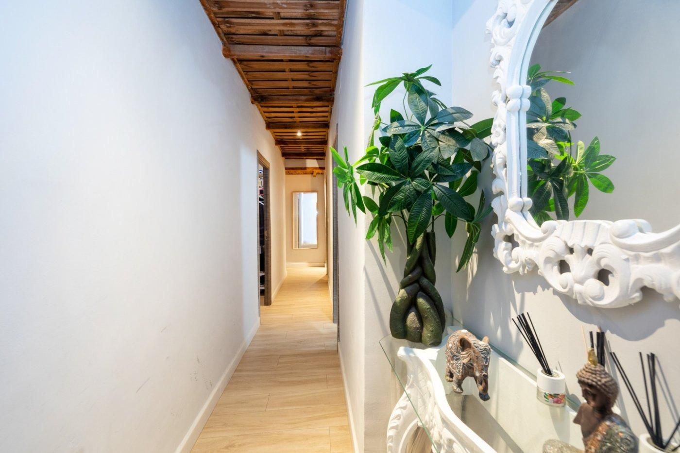 Flat for sale in  Granada Capital  with Balcony