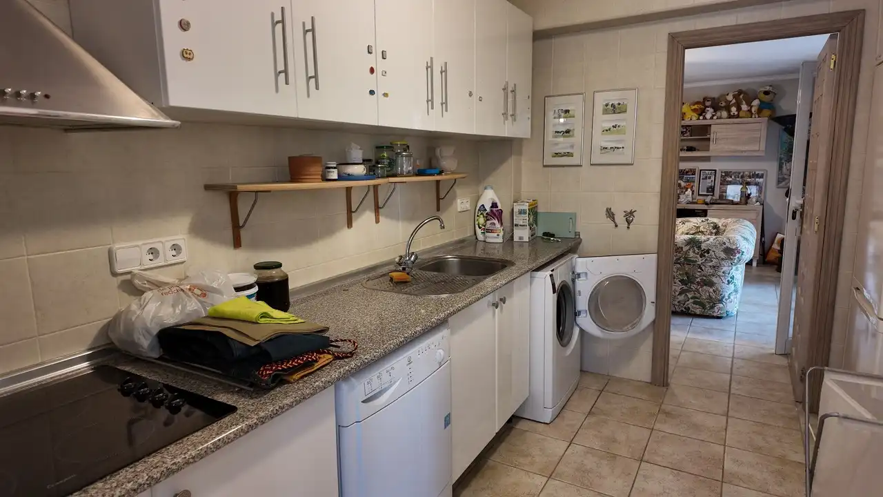 Cocina de Casa o chalet en venta en L'Alfàs del Pi con Aire acondicionado, Calefacción y Jardín privado