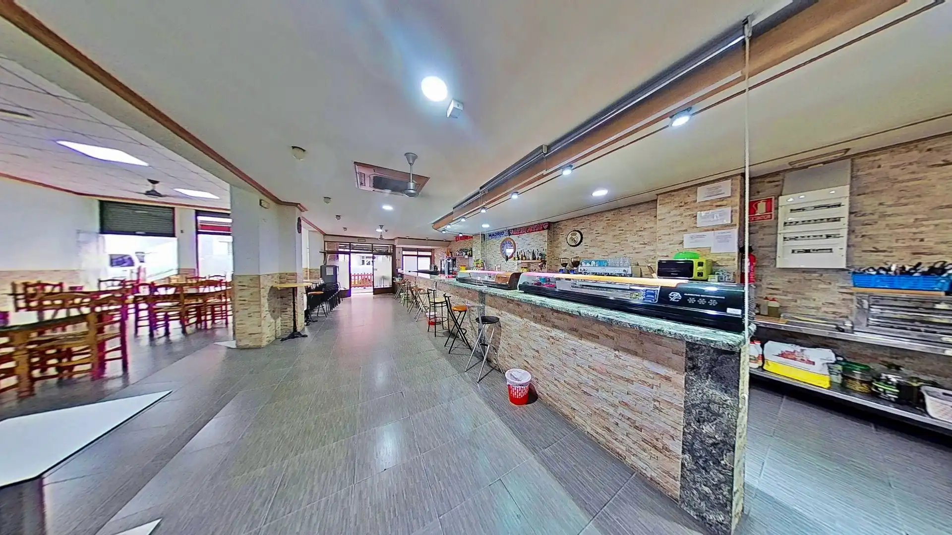 Local comercial en venta en Calle Carrer Joan de Joanes 10 10, imagen 2