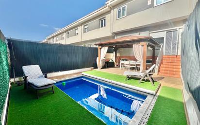 Swimming pool of Single-family semi-detached for sale in Alcorcón  with Air Conditioner, Heating and Private garden