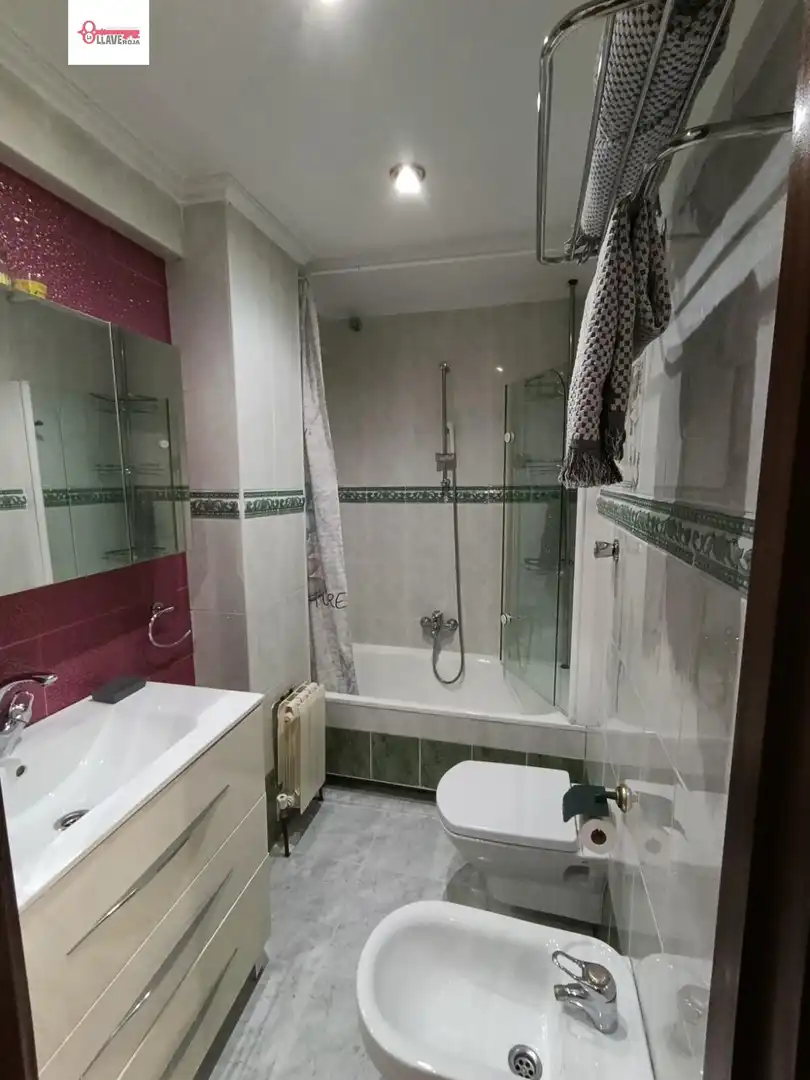 Baño de Apartamento de alquiler en Capiscol - Gamonal