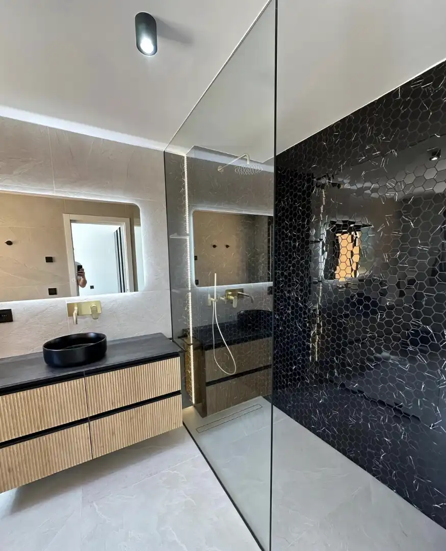 Baño de Casa adosada en venta en Benahavís con Aire acondicionado, Calefacción y Jardín privado