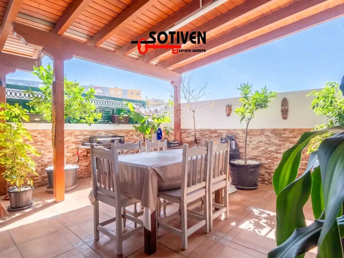 Casa adosada en venta en Casco Urbano