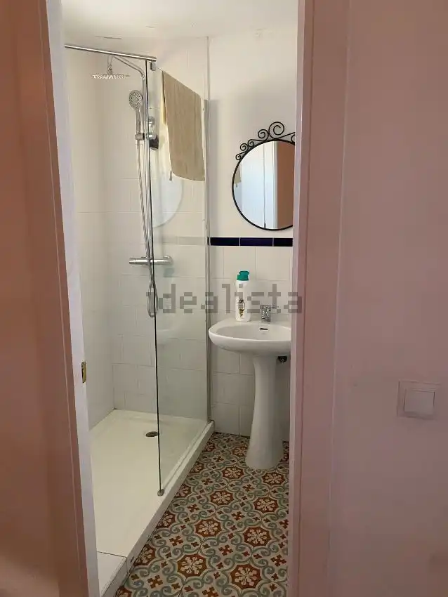 Badezimmer von Wohnung zur Miete in Sevilla mit Klimaanlage, Terrasse und Balkon