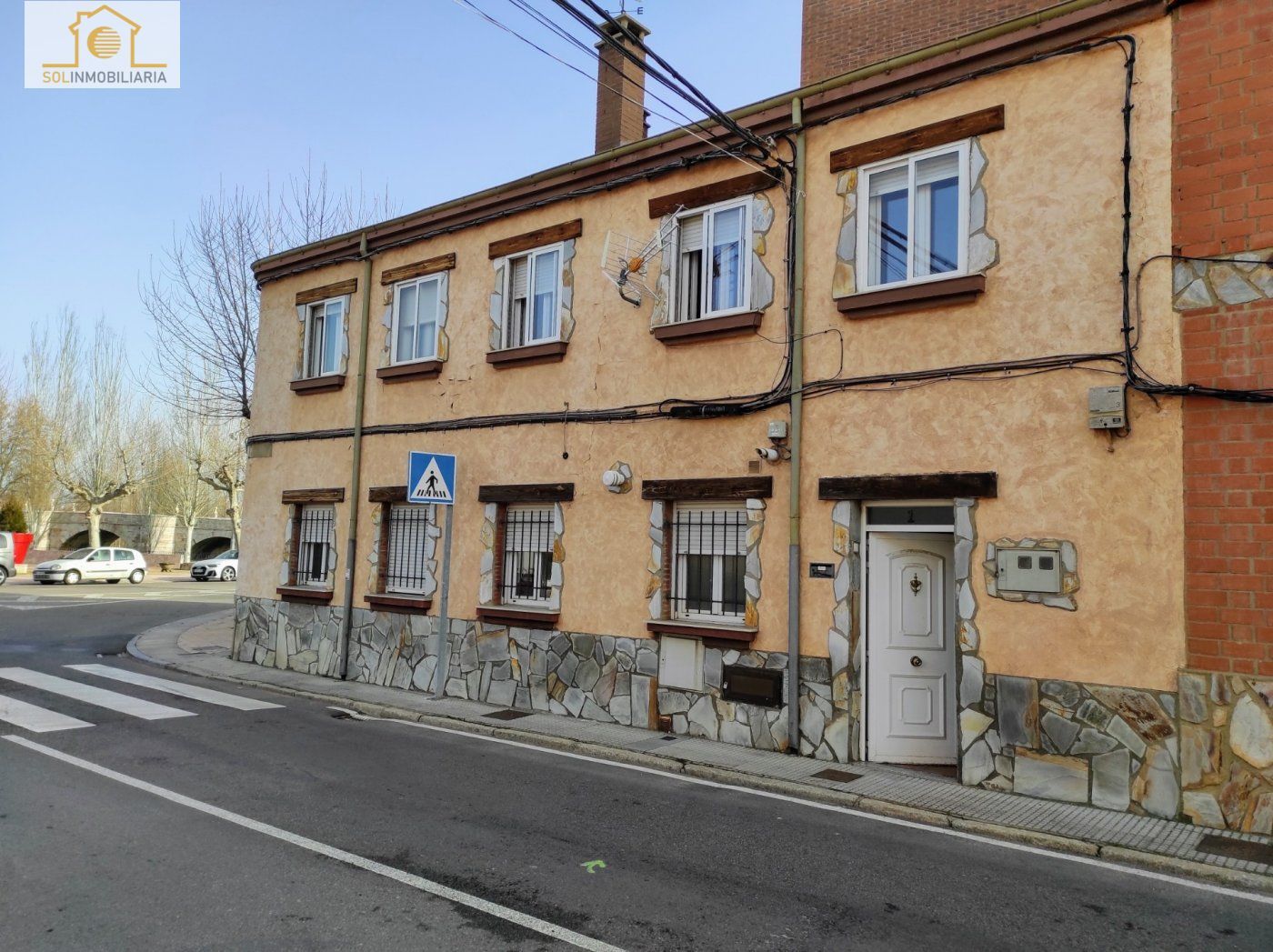 Vista exterior de Casa o xalet en venda en León Capital  amb Calefacció i Traster