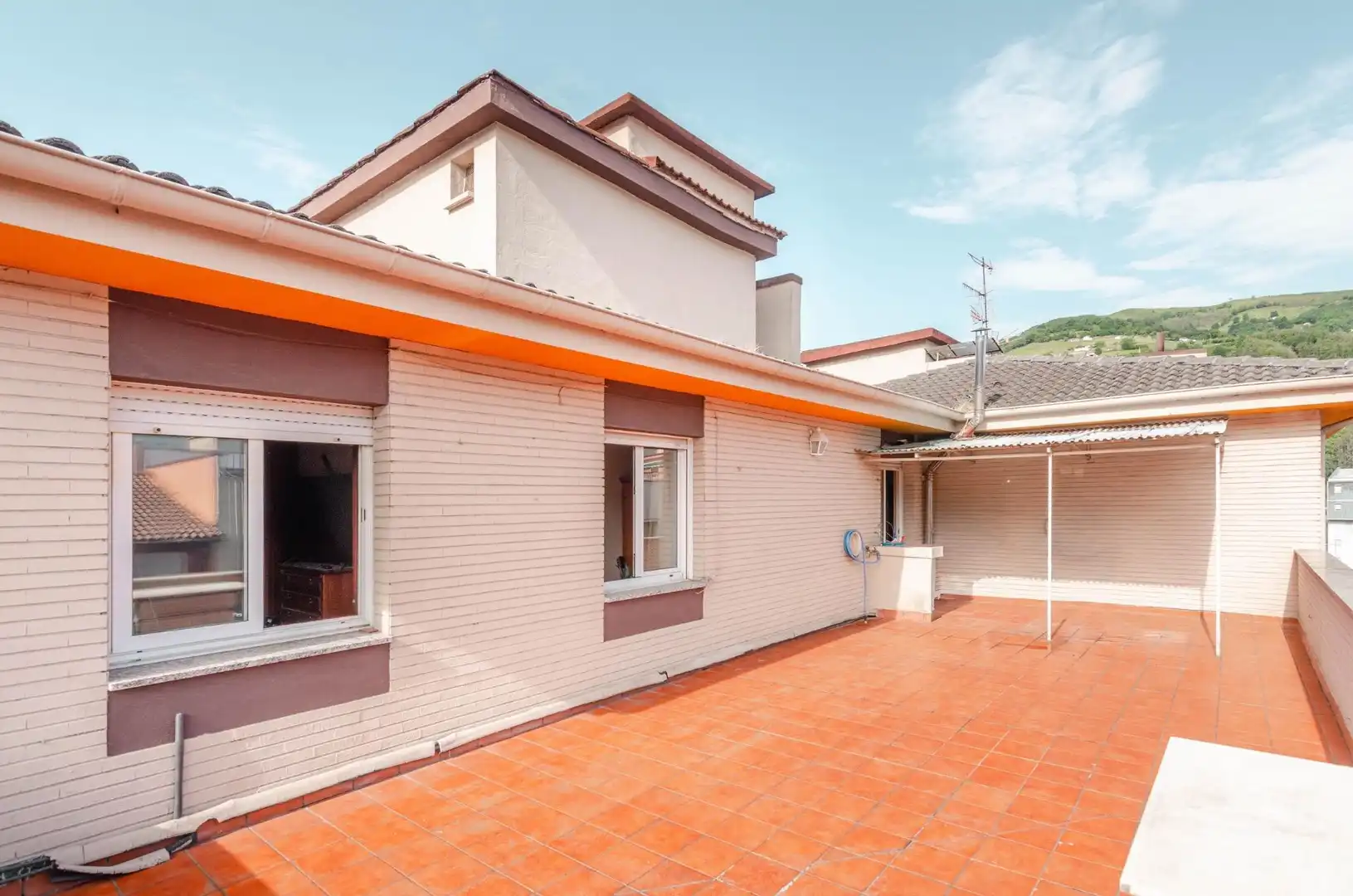 Vista exterior de Ático en venta en Mieres (Asturias) con Calefacción y Terraza