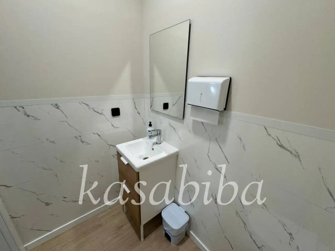 Baño de Local de alquiler en Valencia con Aire acondicionado