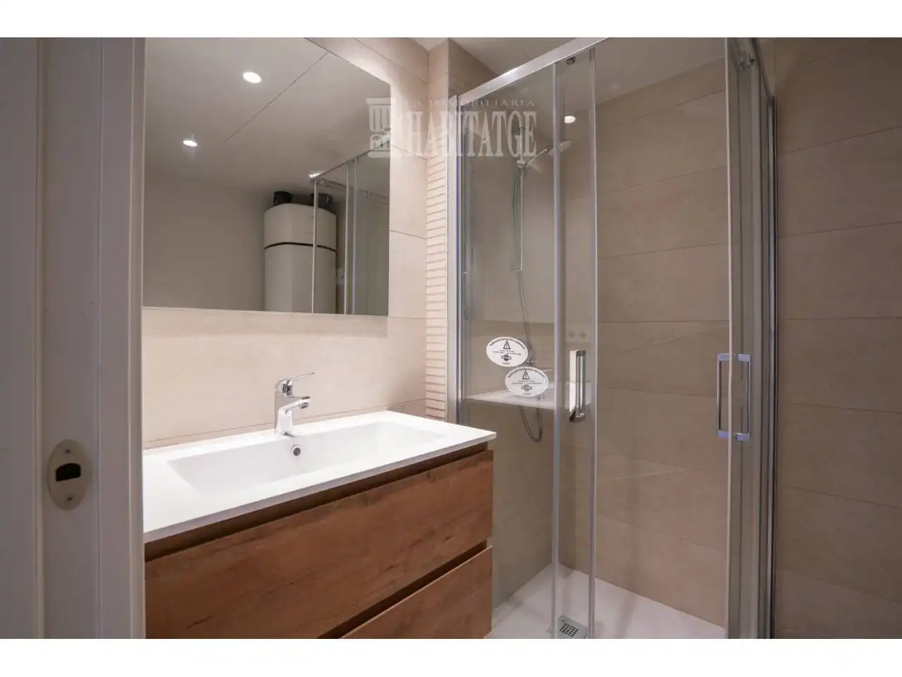 Baño de Piso en venta en Vic con Calefacción