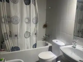 Badezimmer von Einfamilien-Reihenhaus zum Verkauf in Banyoles mit Klimaanlage, Terrasse und Ofen