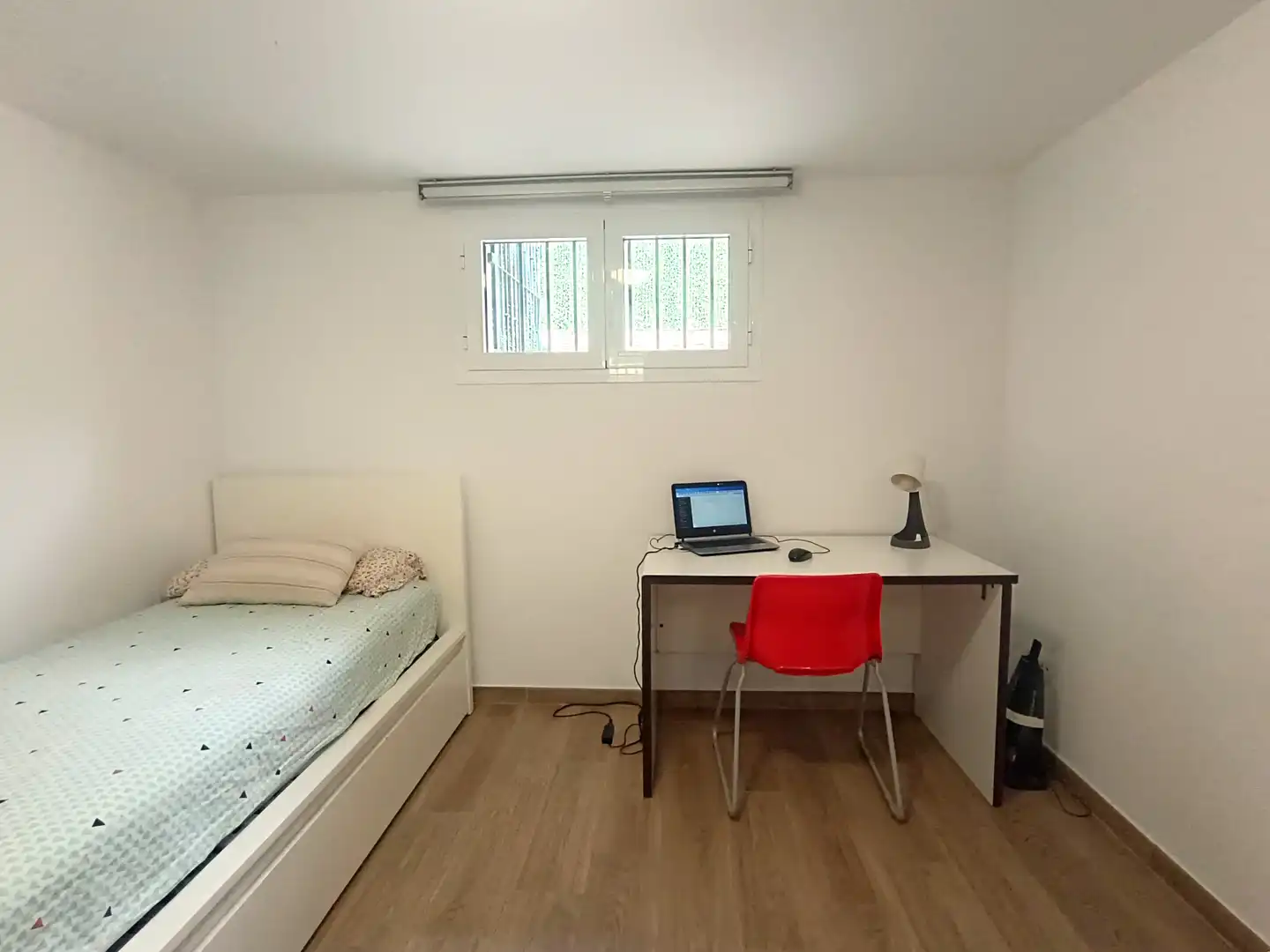 Dormitori de Apartament de lloguer en Villanueva de la Cañada amb Calefacció, Forn i Rentadora