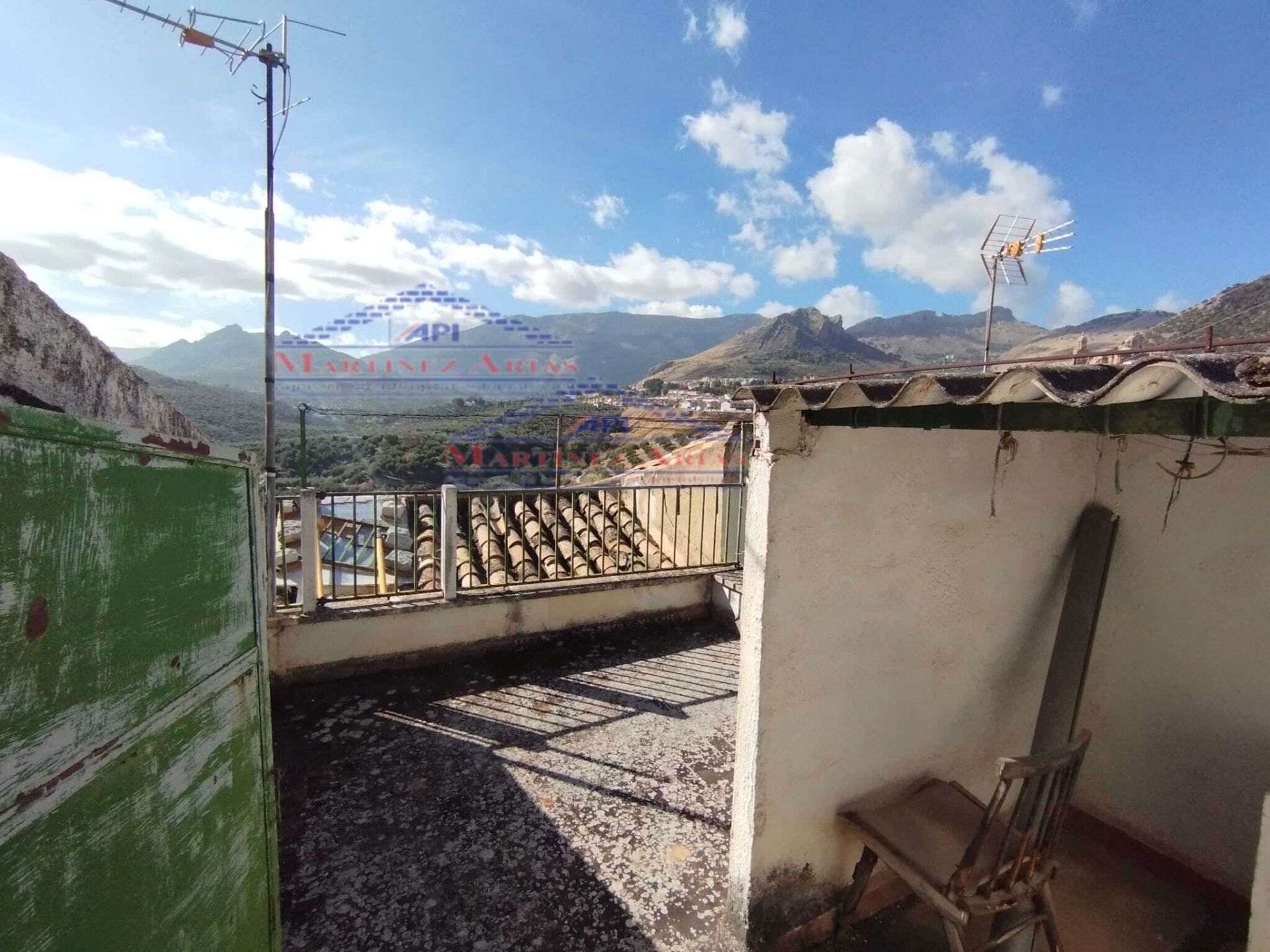 Vista exterior de Casa adosada en venta en  Jaén Capital con Terraza