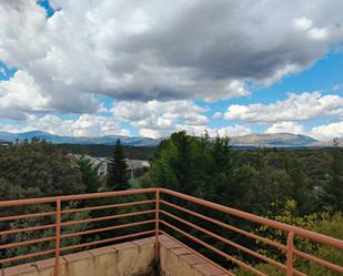 Vista exterior de Casa o xalet en venda en Pedrezuela amb Calefacció, Jardí privat i Terrassa