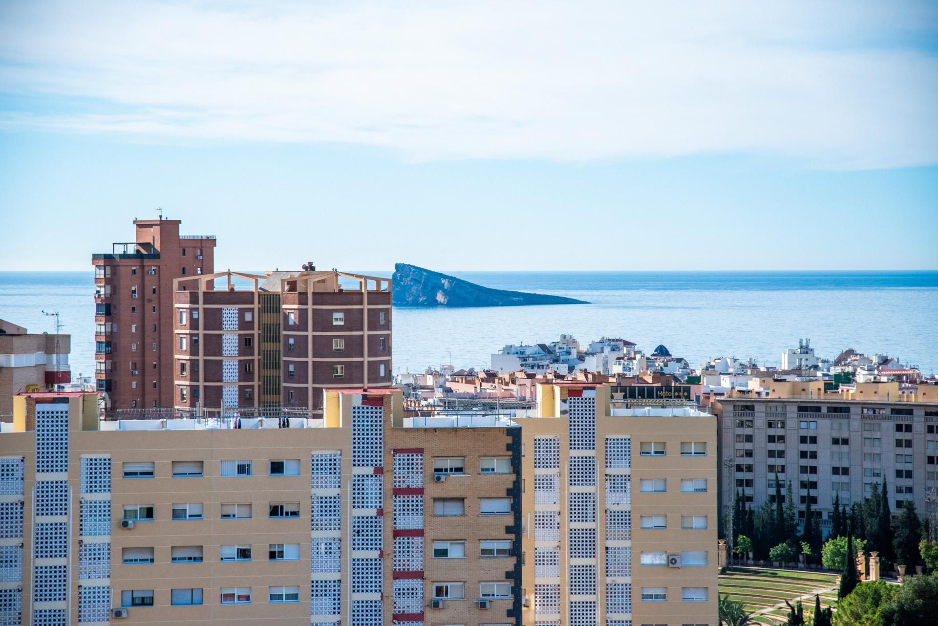 Vista exterior de Àtic en venda en Benidorm amb Terrassa, Balcó i Piscina comunitària