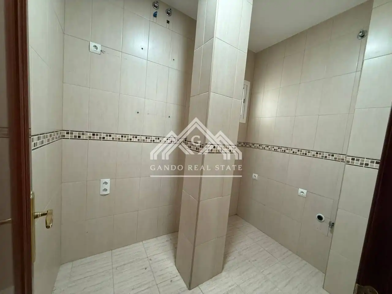 Baño de Piso en venta en Utrera con Trastero y Balcón