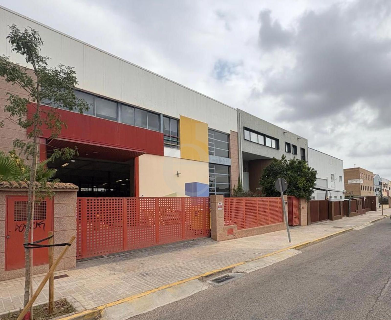 Exterior view of Industrial buildings to rent in Godella