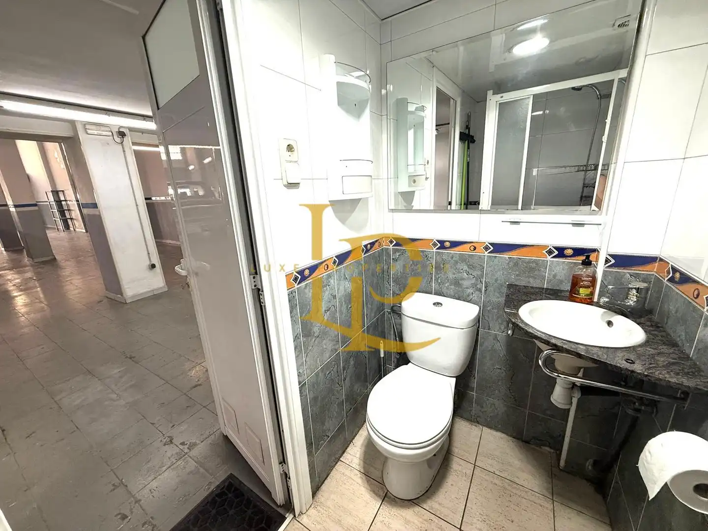 Baño de Local en venta en Rubí