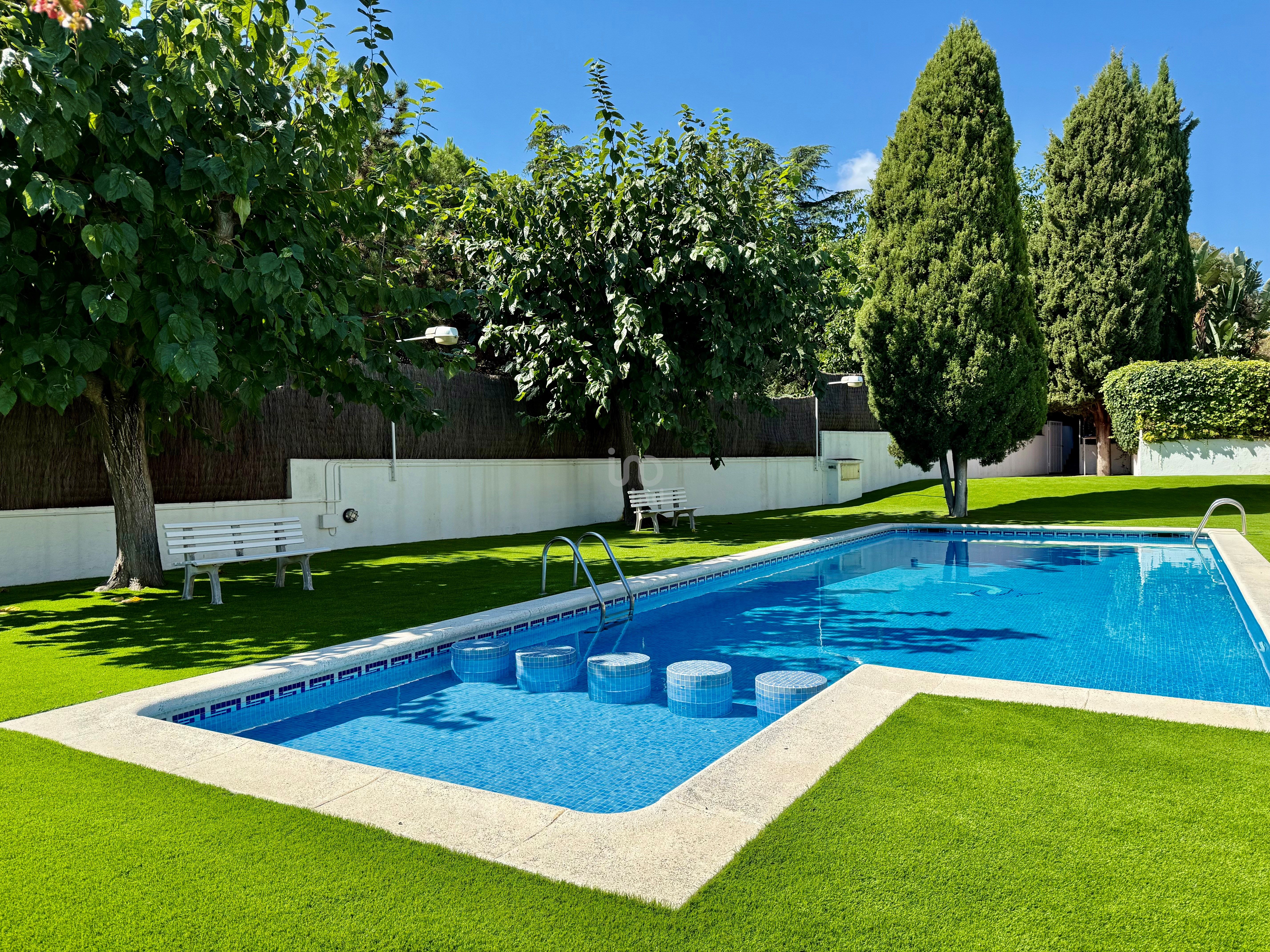 Piscina de Casa adosada en venda en Sant Andreu de Llavaneres amb Aire condicionat, Calefacció i Terrassa
