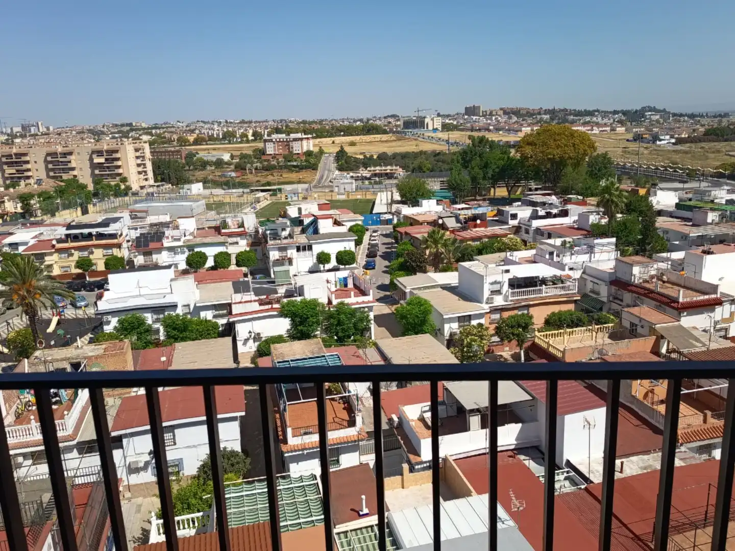 Exterior view of Flat for sale in San Juan de Aznalfarache  with Air Conditioner and Terrace