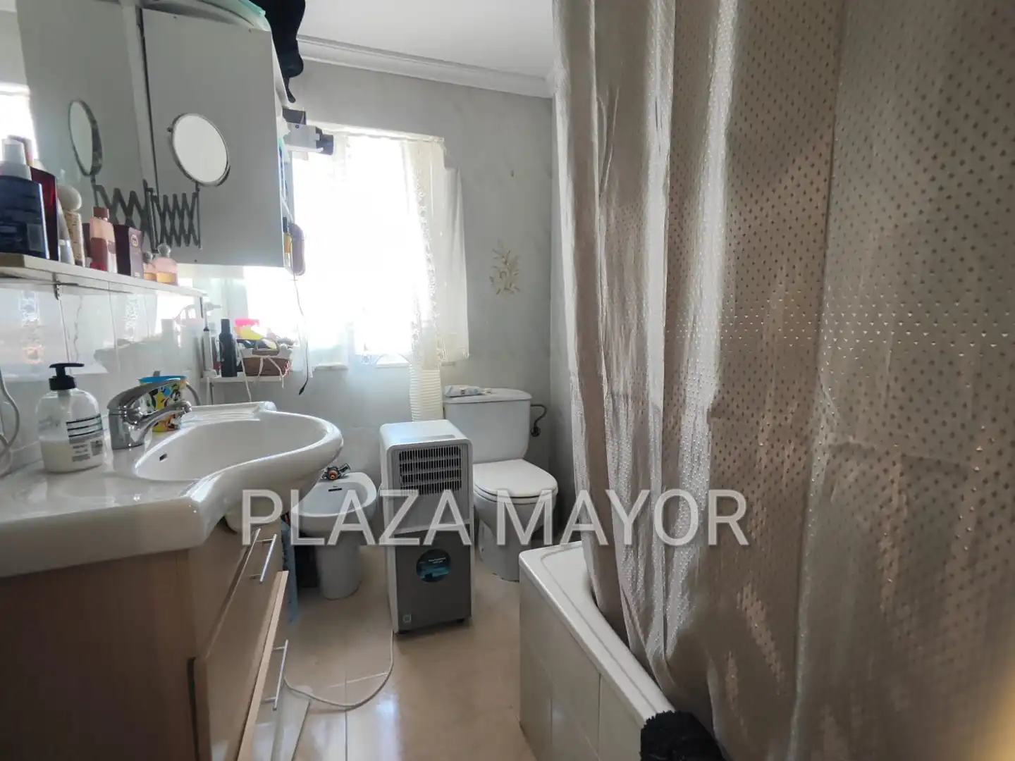 Bany de Àtic en venda en Villares de la Reina amb Calefacció, Parquet i Terrassa