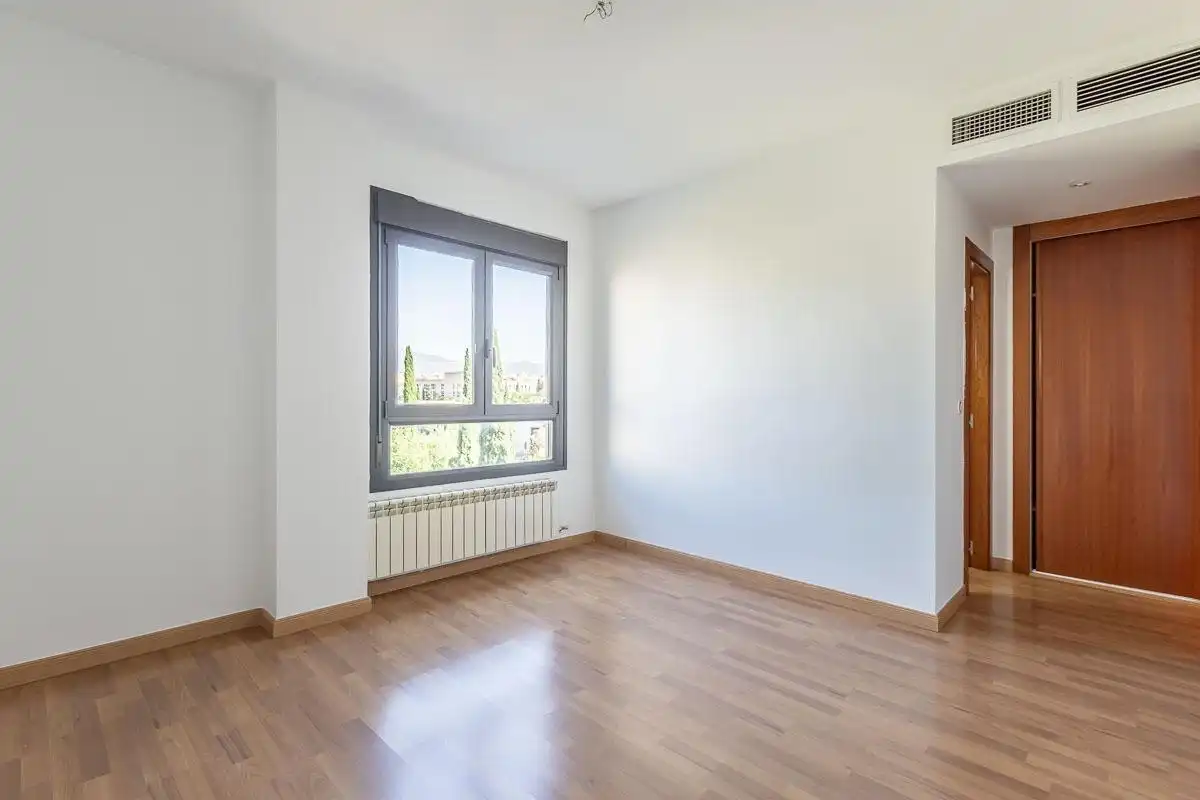 Habitación de Piso de alquiler en Granada con Calefacción, Terraza y Trastero