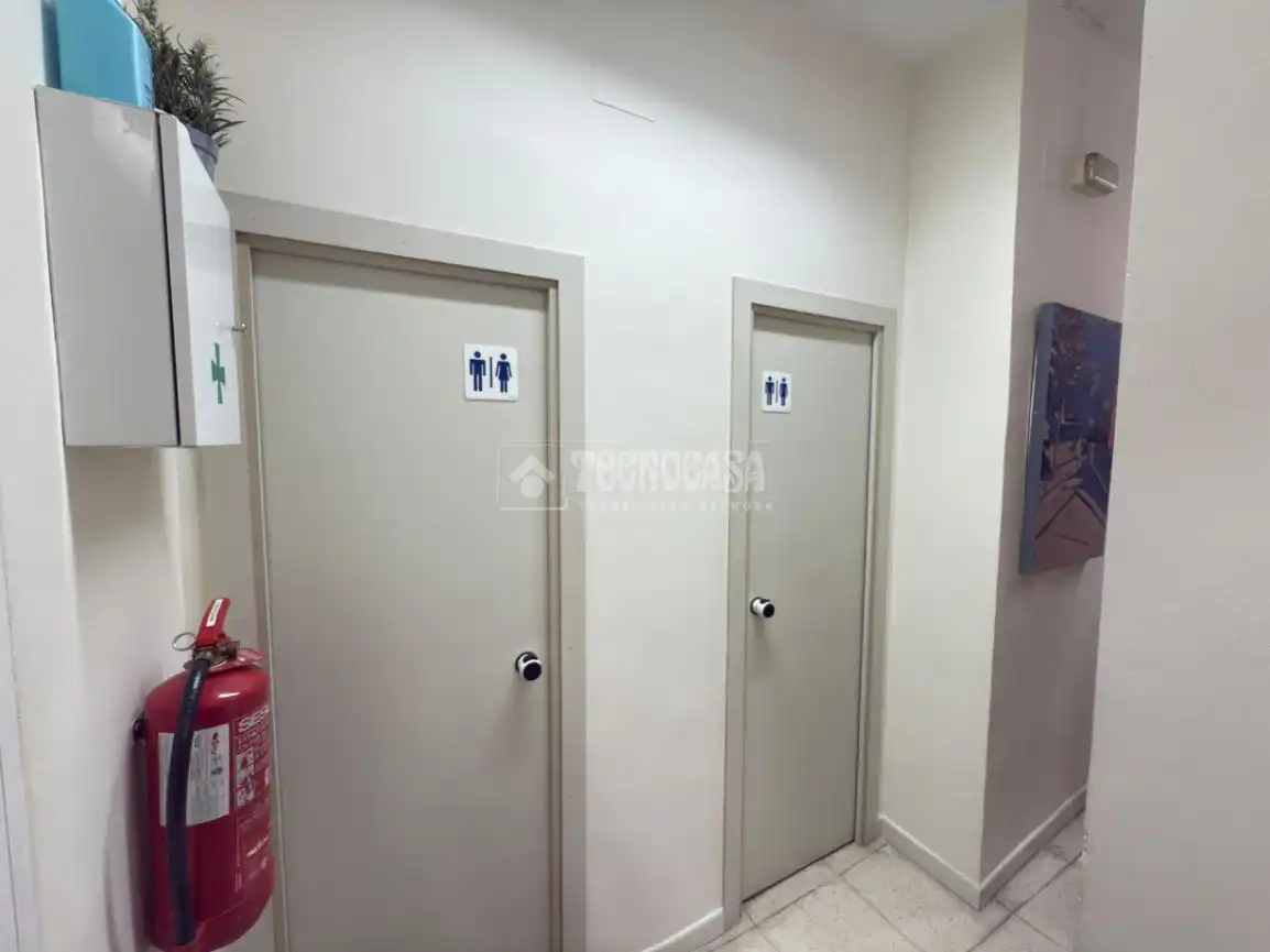 Bathroom of Office for sale in Madrid