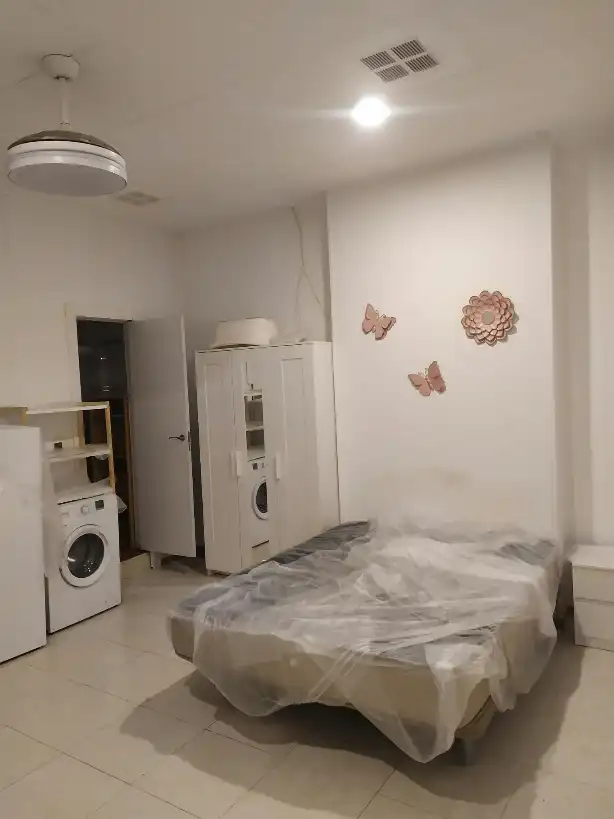 Dormitori de Local en venda en Torrox amb Calefacció i Moblat