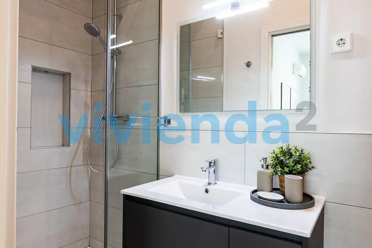 Badezimmer von Wohnung zum Verkauf in Madrid mit Klimaanlage, Heizung und Möbliert