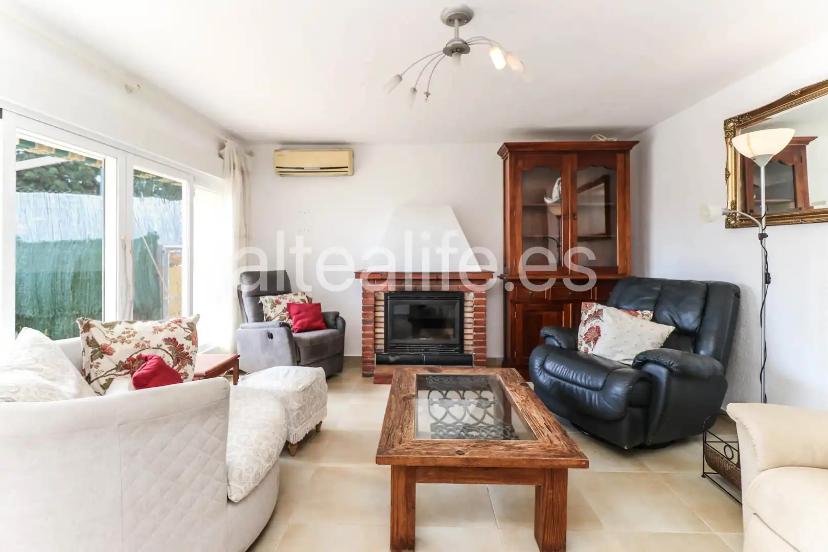 Sala de estar de Casa o chalet en venta en La Nucia con Aire acondicionado, Jardín privado y Terraza