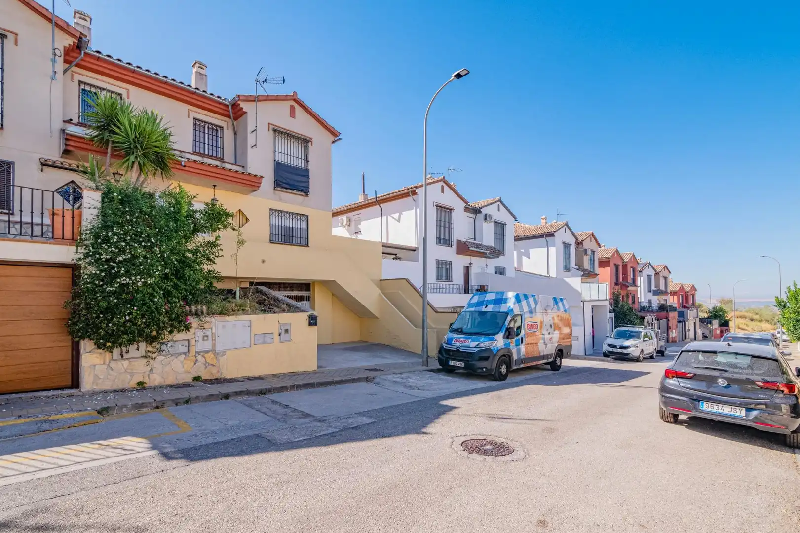 Casa aparellada amb terrassa en venda a Jun, imagen 35