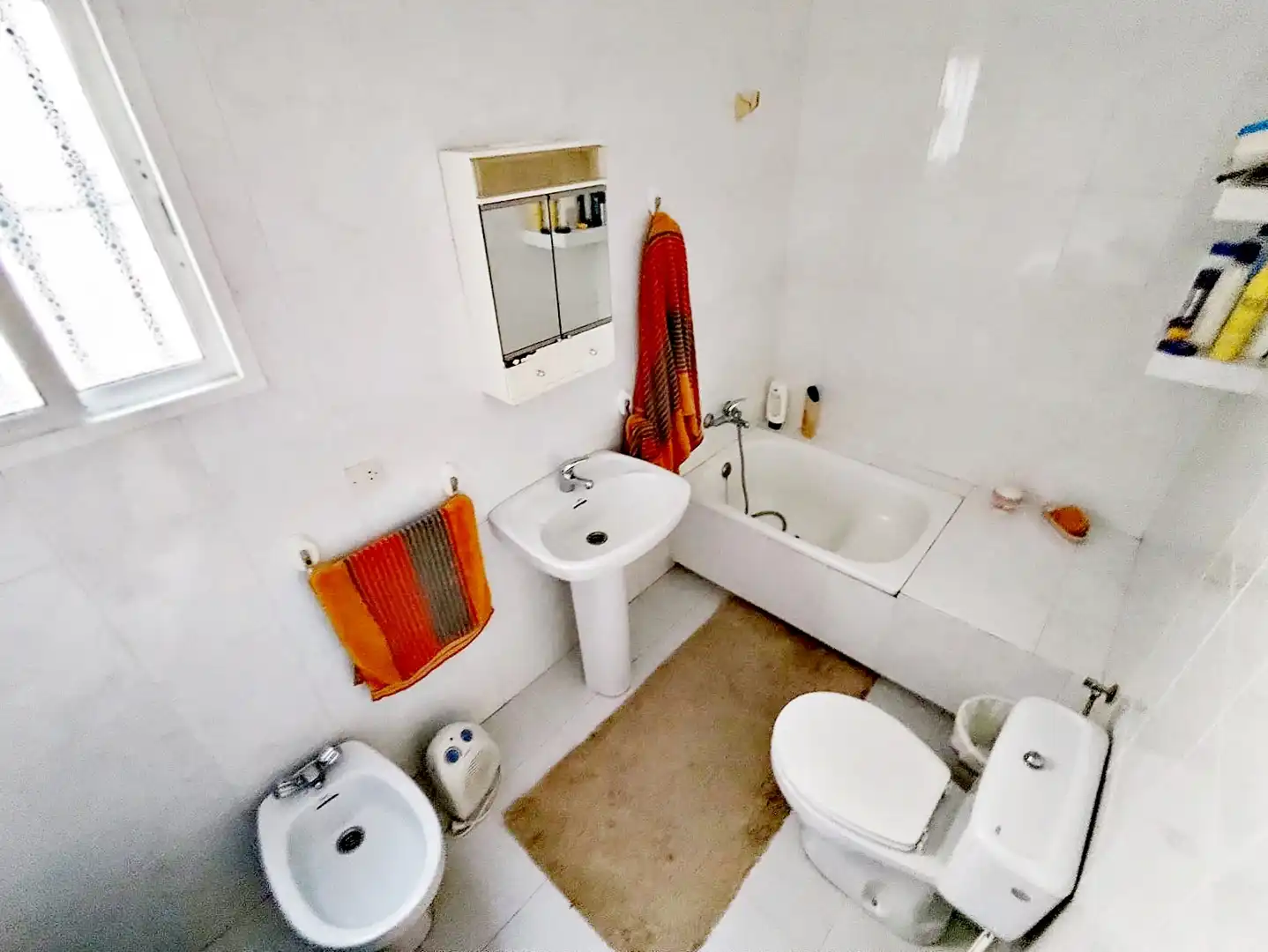 Baño de Finca rústica en venta en Coín con Jardín privado, Trastero y Amueblado
