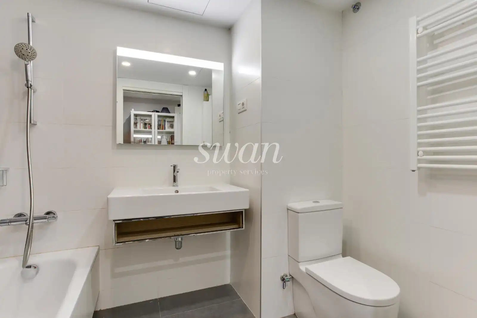 Bathroom of Flat for sale in Sant Cugat del Vallès  with Air Conditioner, Heating and Terrace