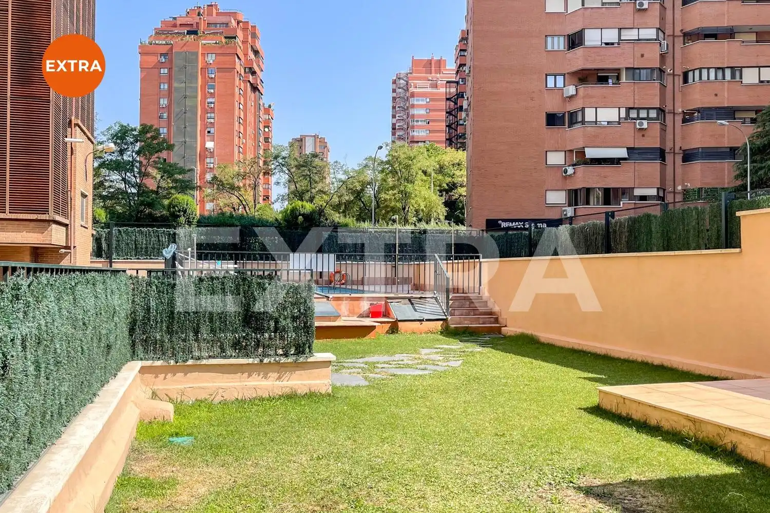 Jardí de Pis en venda en Madrid amb Calefacció, Parquet i Piscina comunitària