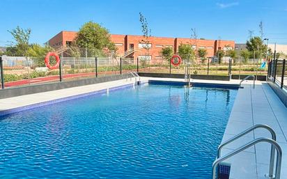 Piscina de Pis de lloguer en Alovera amb Terrassa