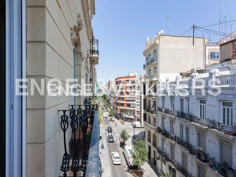 Exterior view of Flat for rent in Valencia  with Air Conditioner, Heating and Parquet flooring
