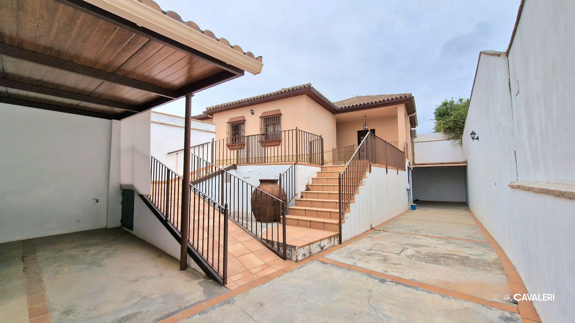 Vista exterior de Casa o xalet en venda en Mairena del Aljarafe amb Aire condicionat i Terrassa
