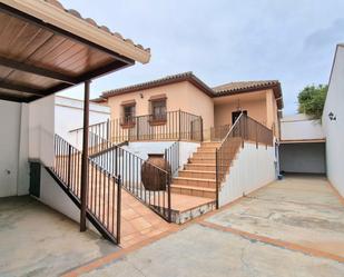 Exterior view of House or chalet for sale in Mairena del Aljarafe  with Air Conditioner and Terrace
