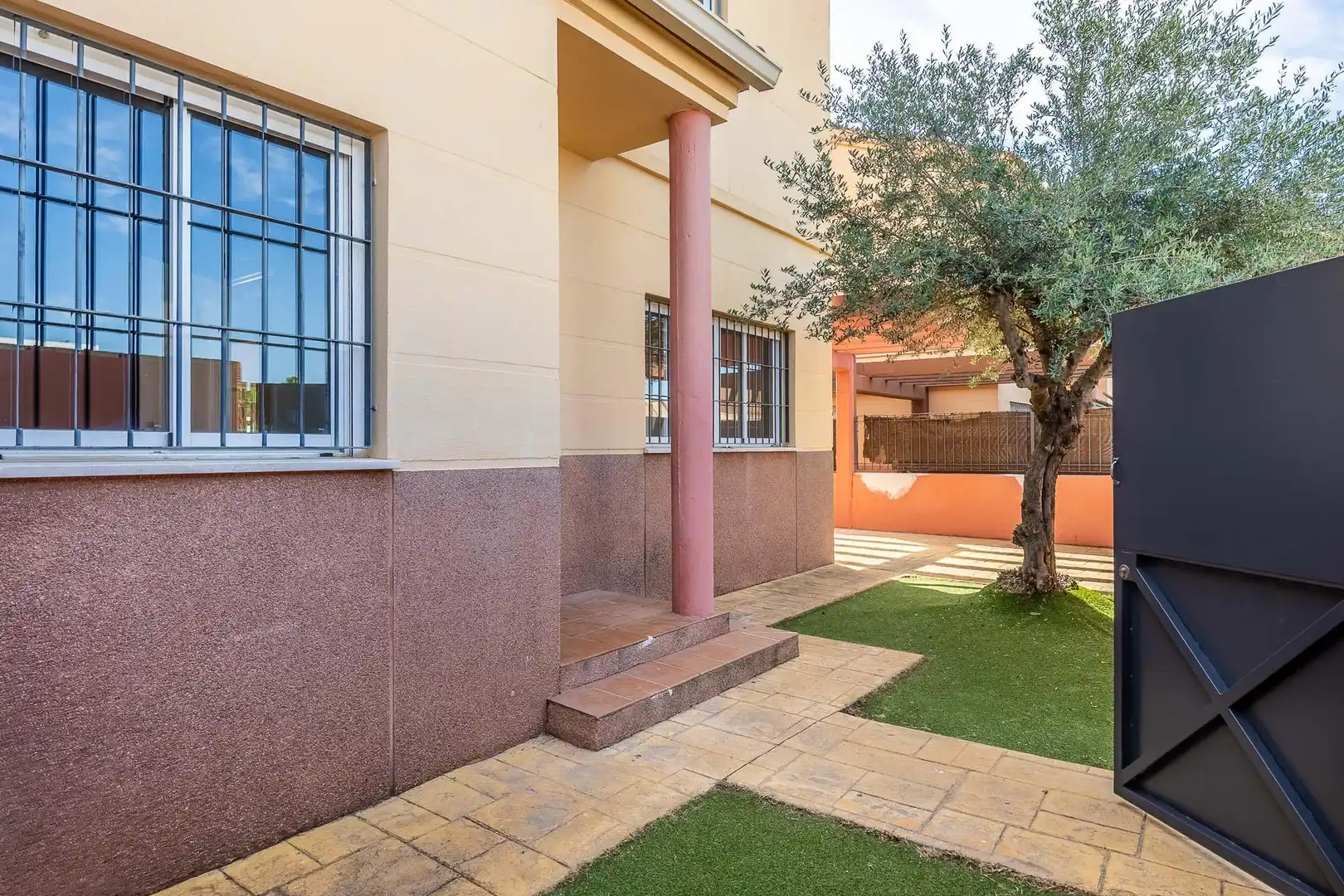 Vista exterior de Casa adosada de alquiler en Espartinas con Aire acondicionado, Calefacción y Jardín privado
