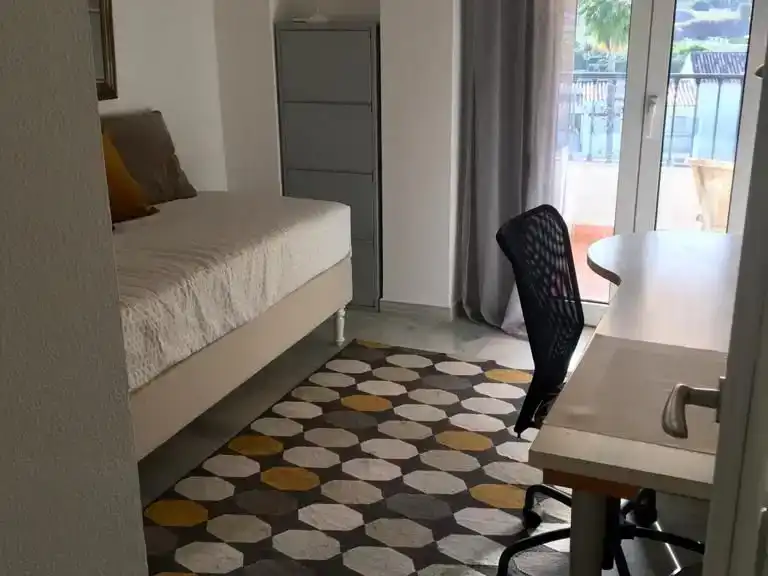 Dormitori de Àtic de lloguer en Mijas amb Aire condicionat, Piscina i Balcó