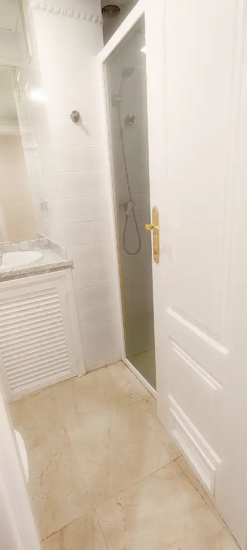 Bathroom of Flat for rent in Sevilla  with Air Conditioner, Storage room and Oven